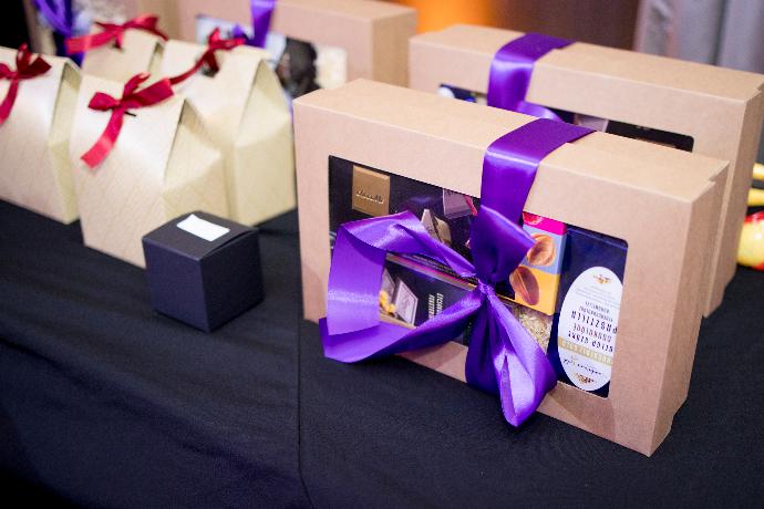 Egyedi céges ajándékcsomagok – rendezvénykiegészítők és branding